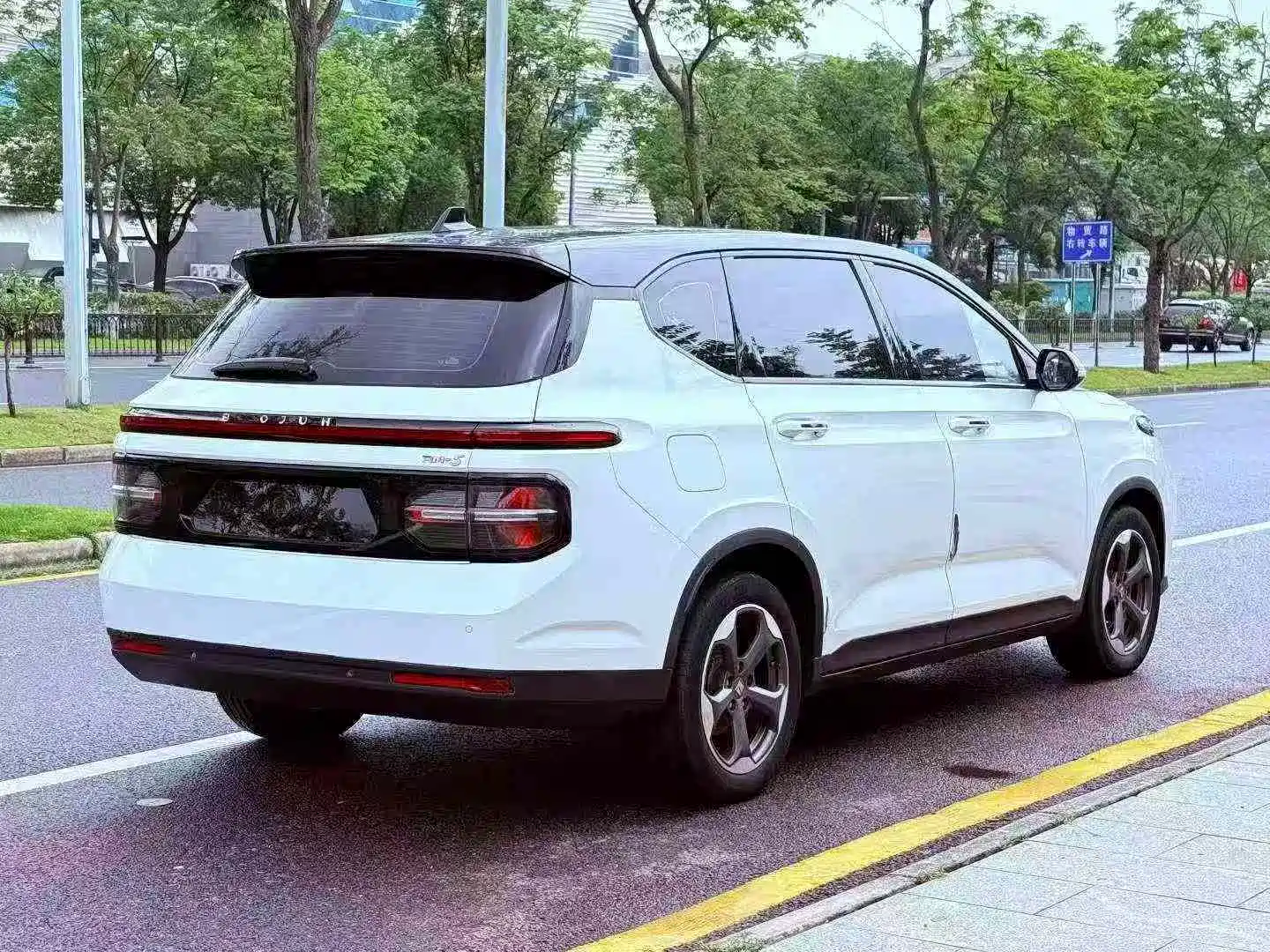 Фото 7 - Baojun RM-5
