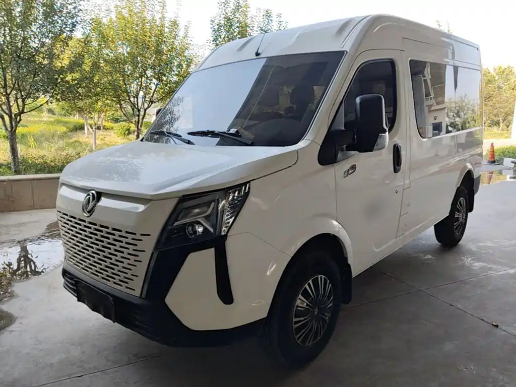 Dongfeng Yufeng Yufeng 2024 2023 V9+ 2.0T Manual FWD Multi-purpose Short Wheelbase Medium Roof 5/6 Seater