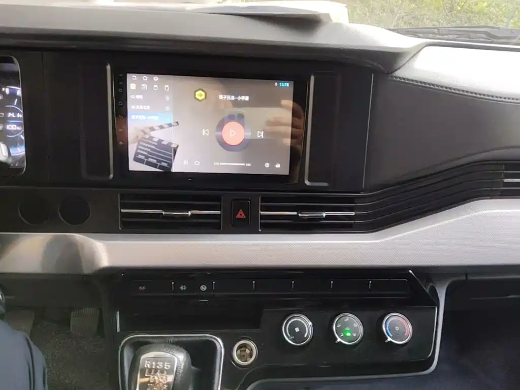 Dongfeng Yufeng Yufeng 2024 2023 V9+ 2.0T Manual FWD Multi-purpose Short Wheelbase Medium Roof 5/6 Seater