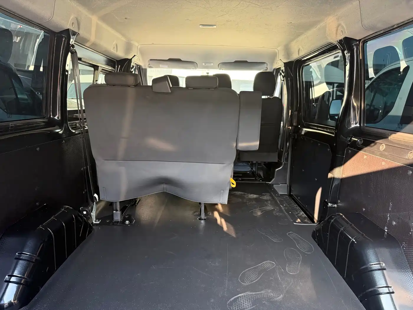 Jiangling JMC Fushun 2024 2025 Model 2.0T 8AT Diesel Short Wheelbase Low Roof Commercial MPV 5/6 Seats Dual-opening Tailgate