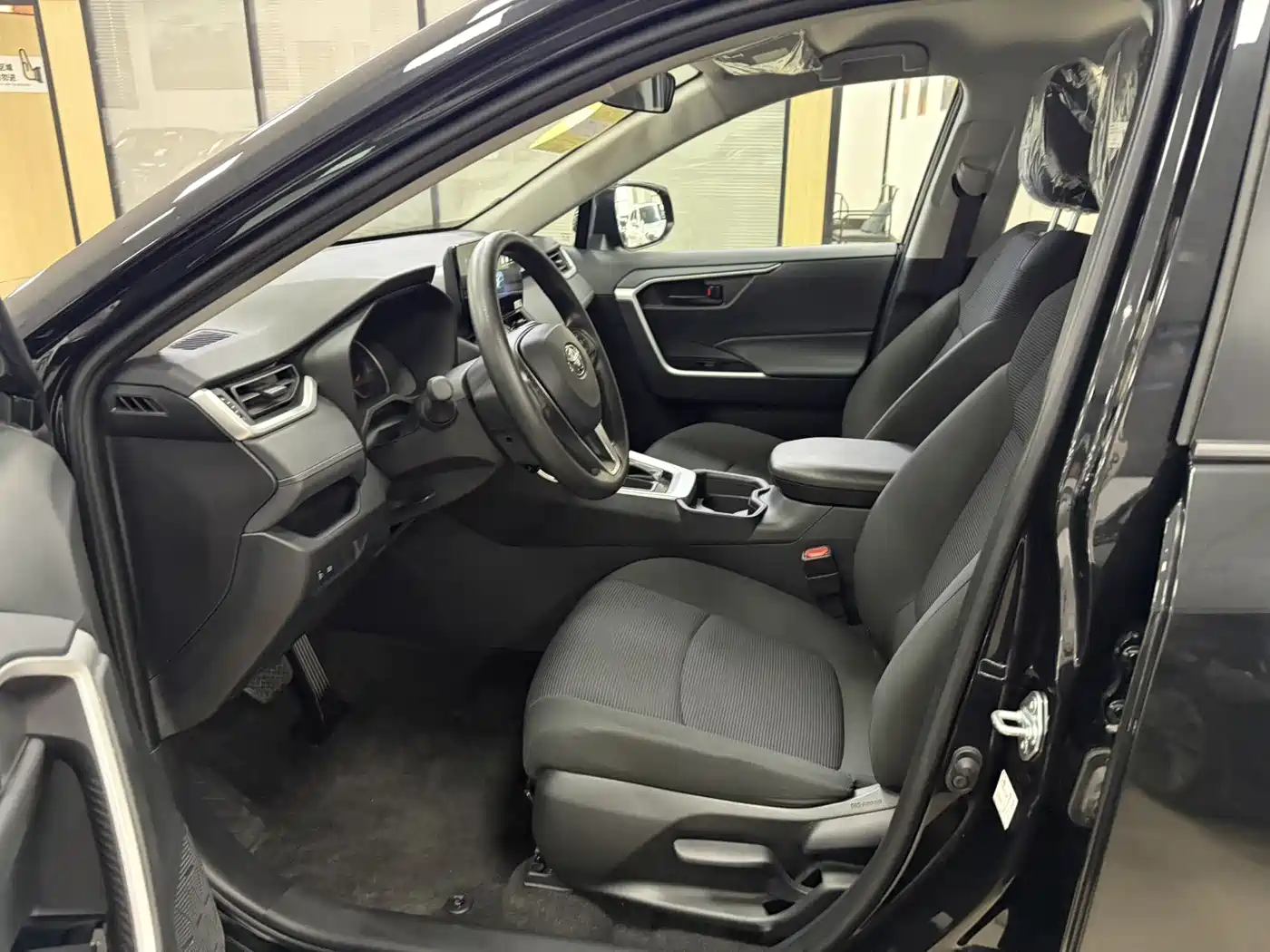 Toyota RAV4 Rongfang 2024 2.0L CVT FWD Urban Edition фото 12