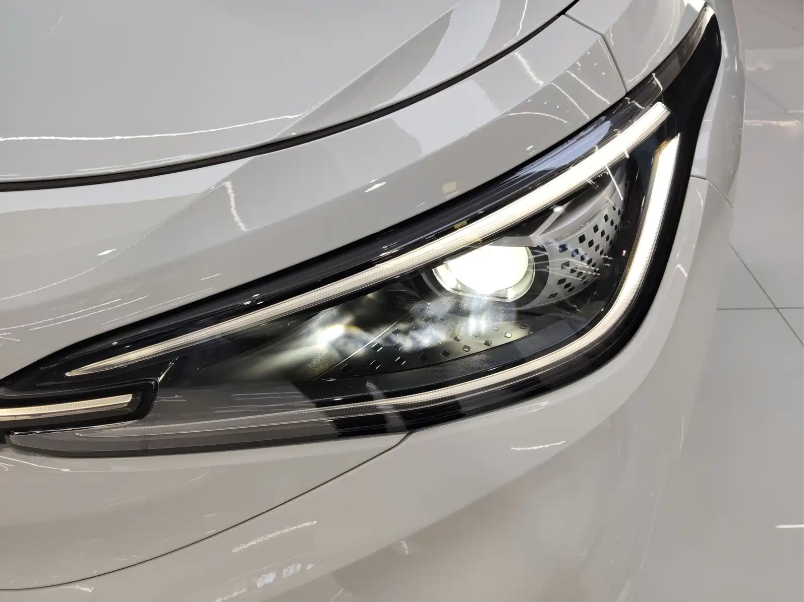 Фото 4 - Volkswagen ID.4 X