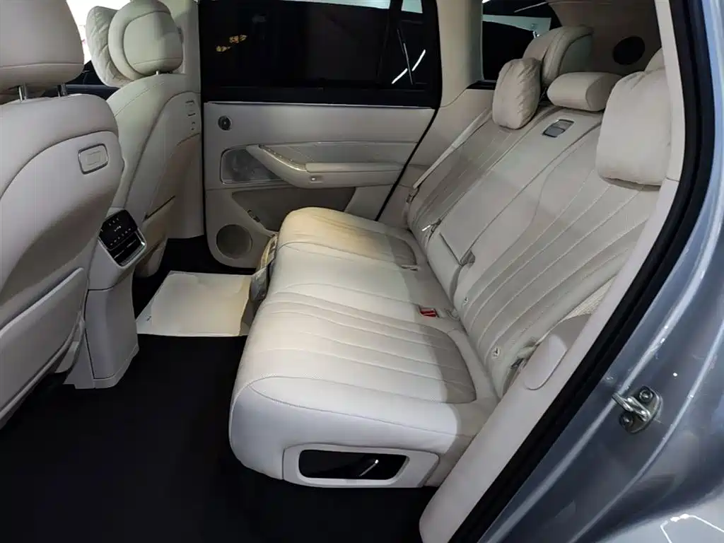 AITO Wenjie AITO M8 2025 Model Extended Range Ultra Edition 53.4kWh 5-Seater фото 17
