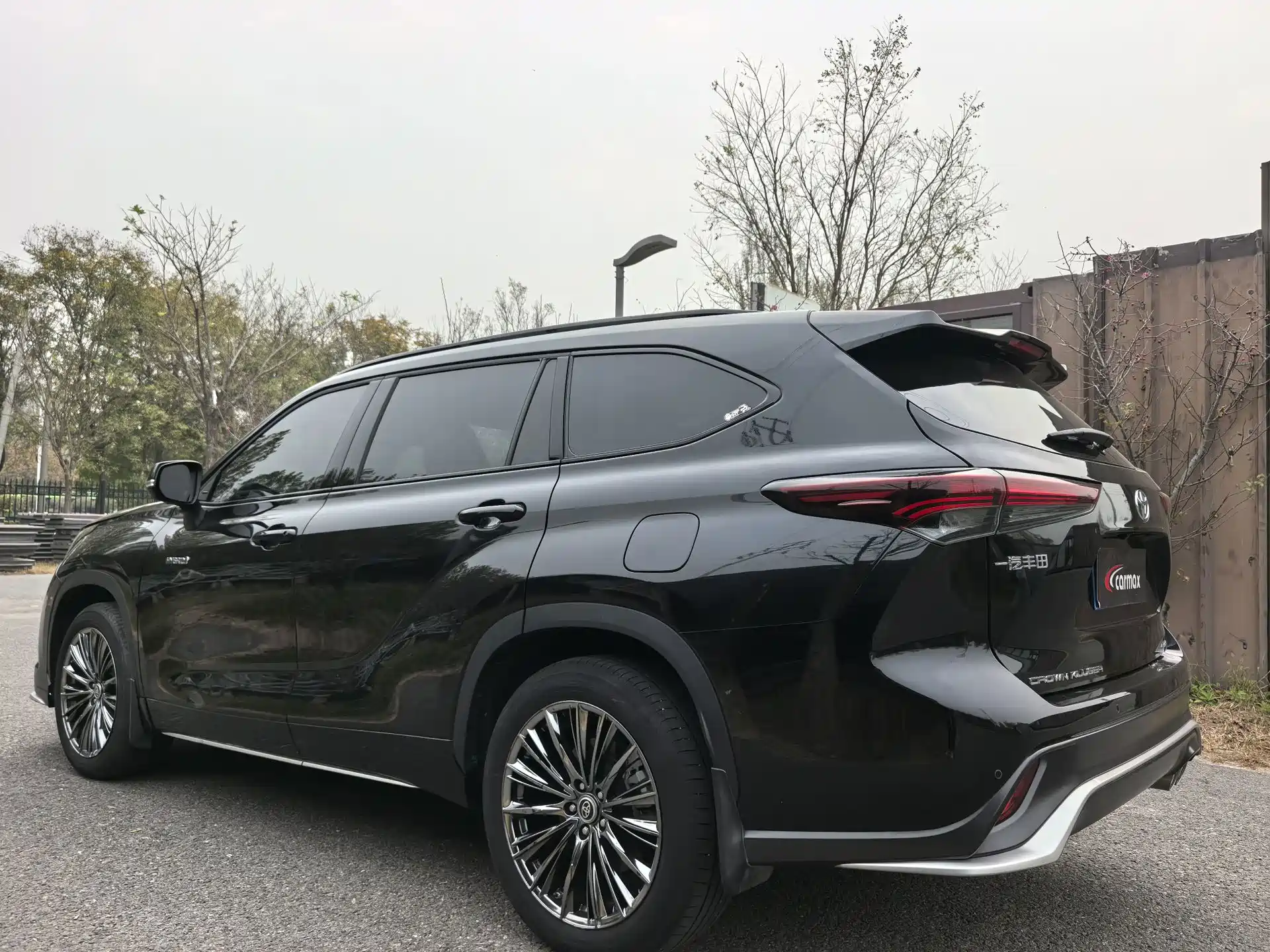Фото 4 - Toyota Crown Kluger