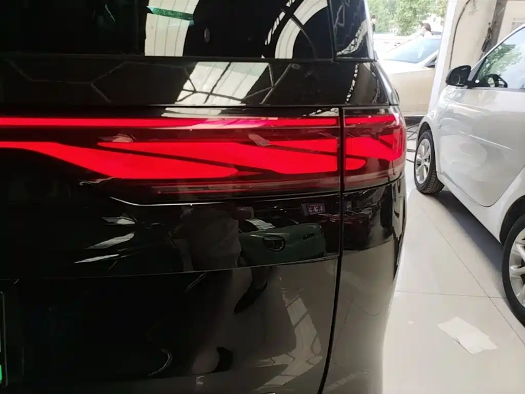 BYD Xia 2025 DM-i 1.5T 180km Surpass Edition фото 24