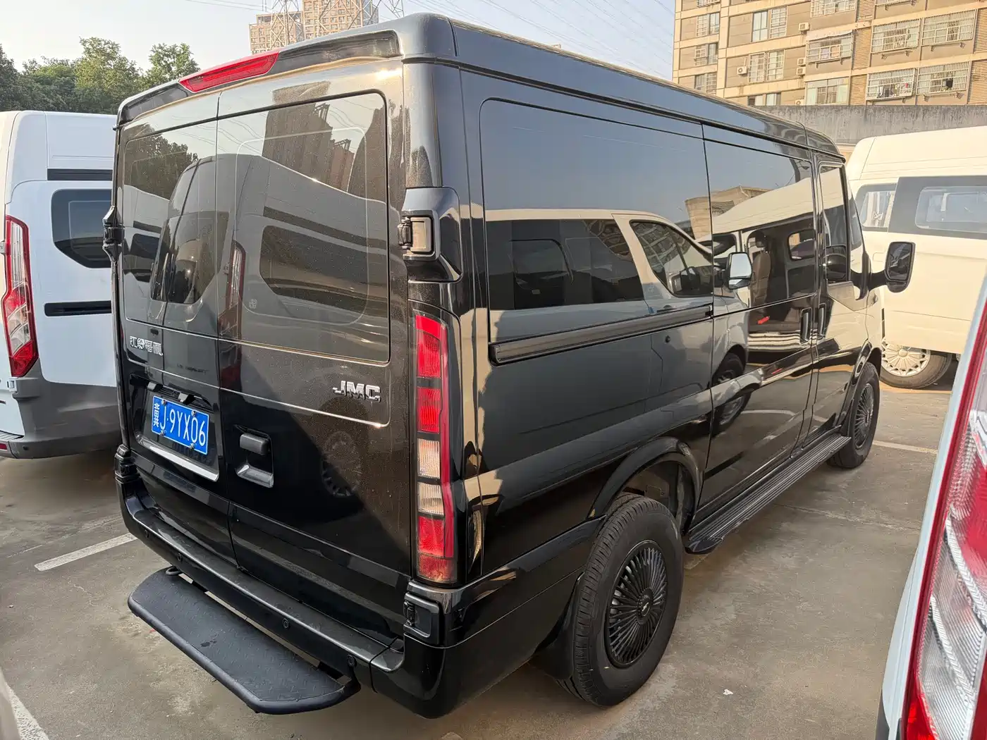 Jiangling JMC Fushun 2024 2025 Model 2.0T 8AT Diesel Short Wheelbase Low Roof Commercial MPV 5/6 Seats Dual-opening Tailgate