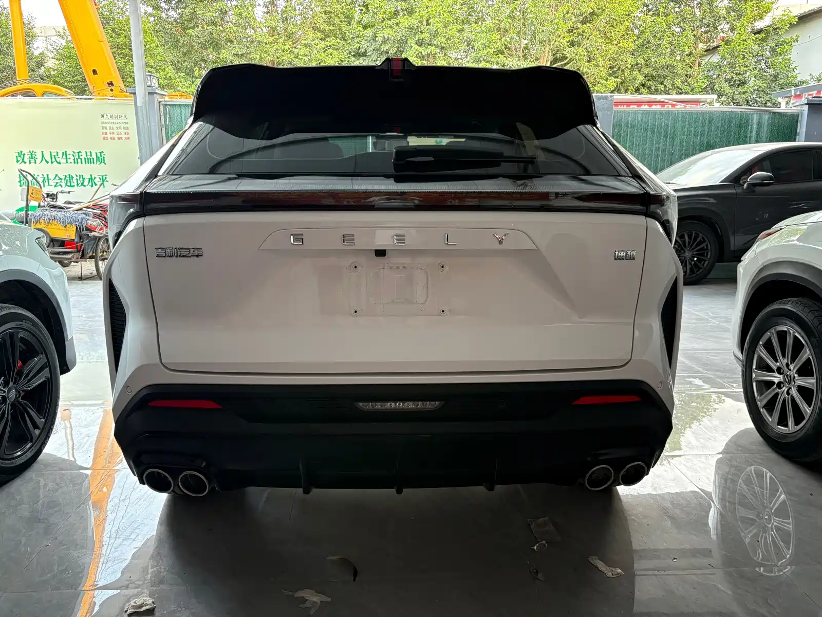 Фото 9 - Geely Atlas