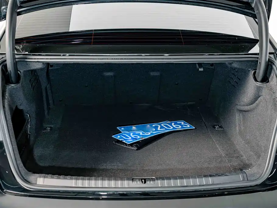 Фото 23 - Audi A6L