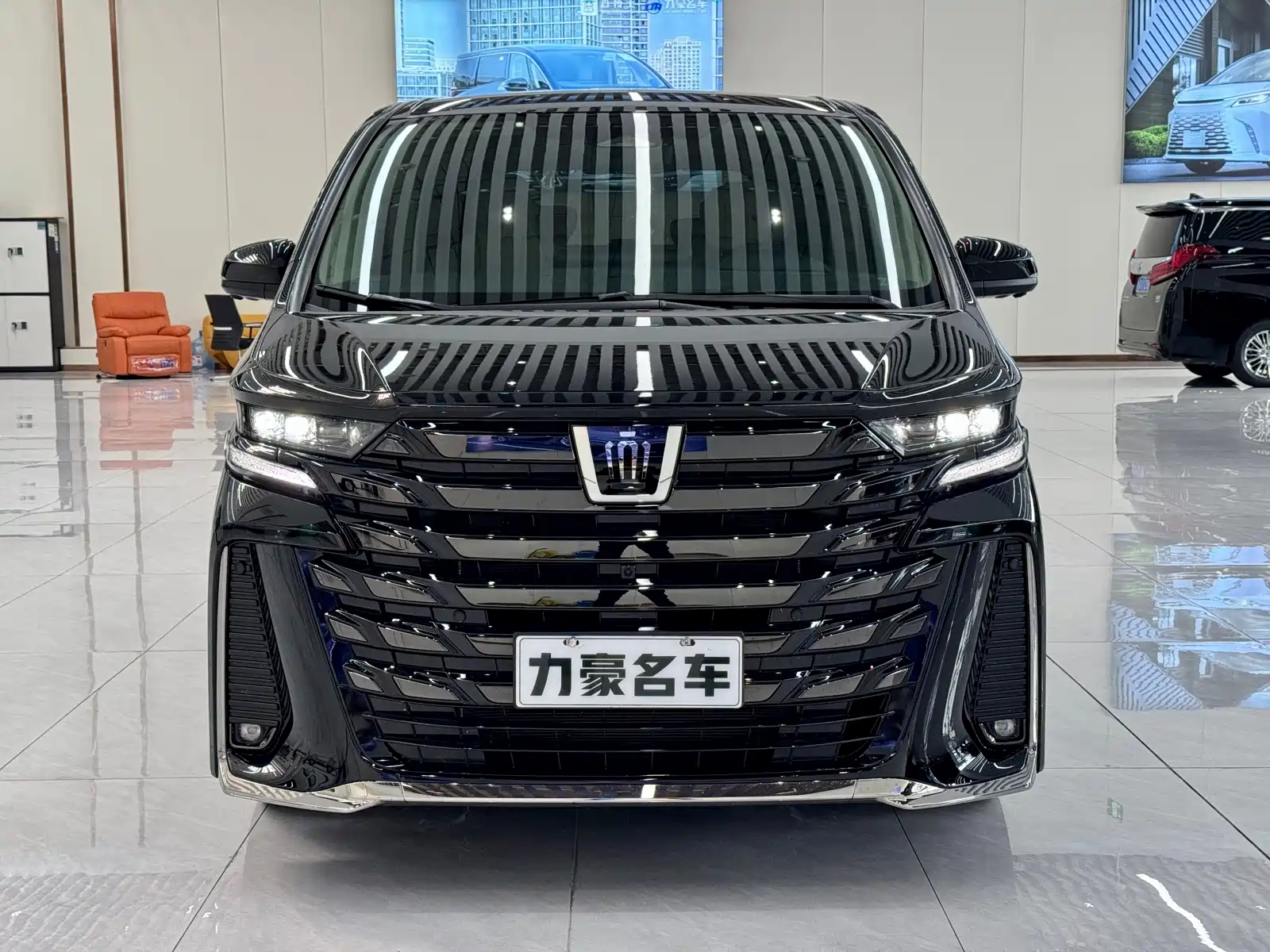 Фото 2 - Toyota Vellfire