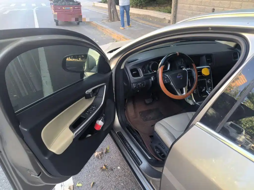 Volvo V60 2016 2015 T5 Momentum