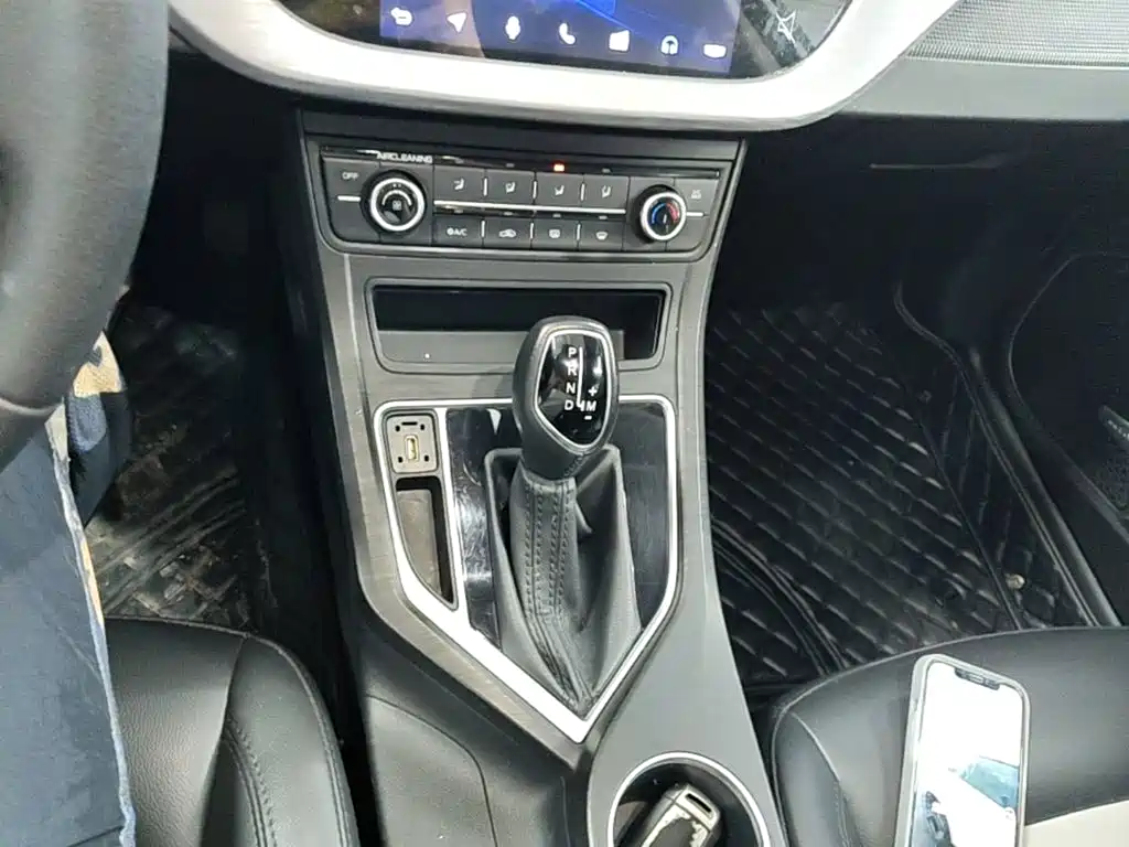 Фото 14 - Geely Vision