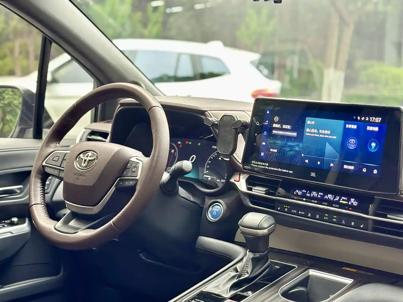 Toyota Granvia 2023 2.5L Hybrid Flagship VIP Edition фото 16
