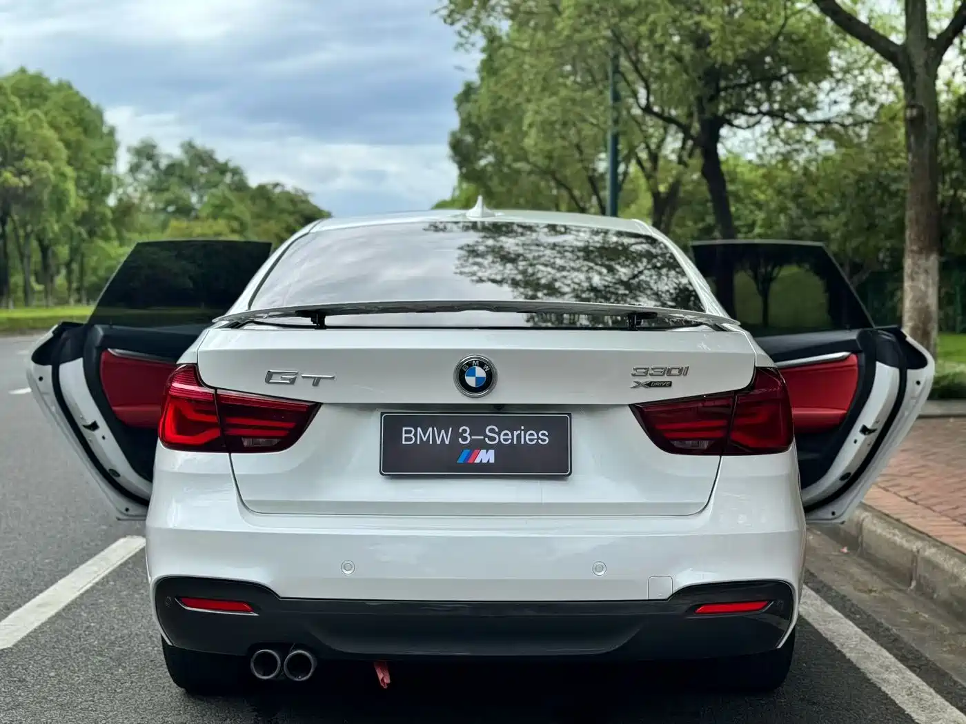 BMW 3 Series GT 2019 330i xDrive M Sport фото 8