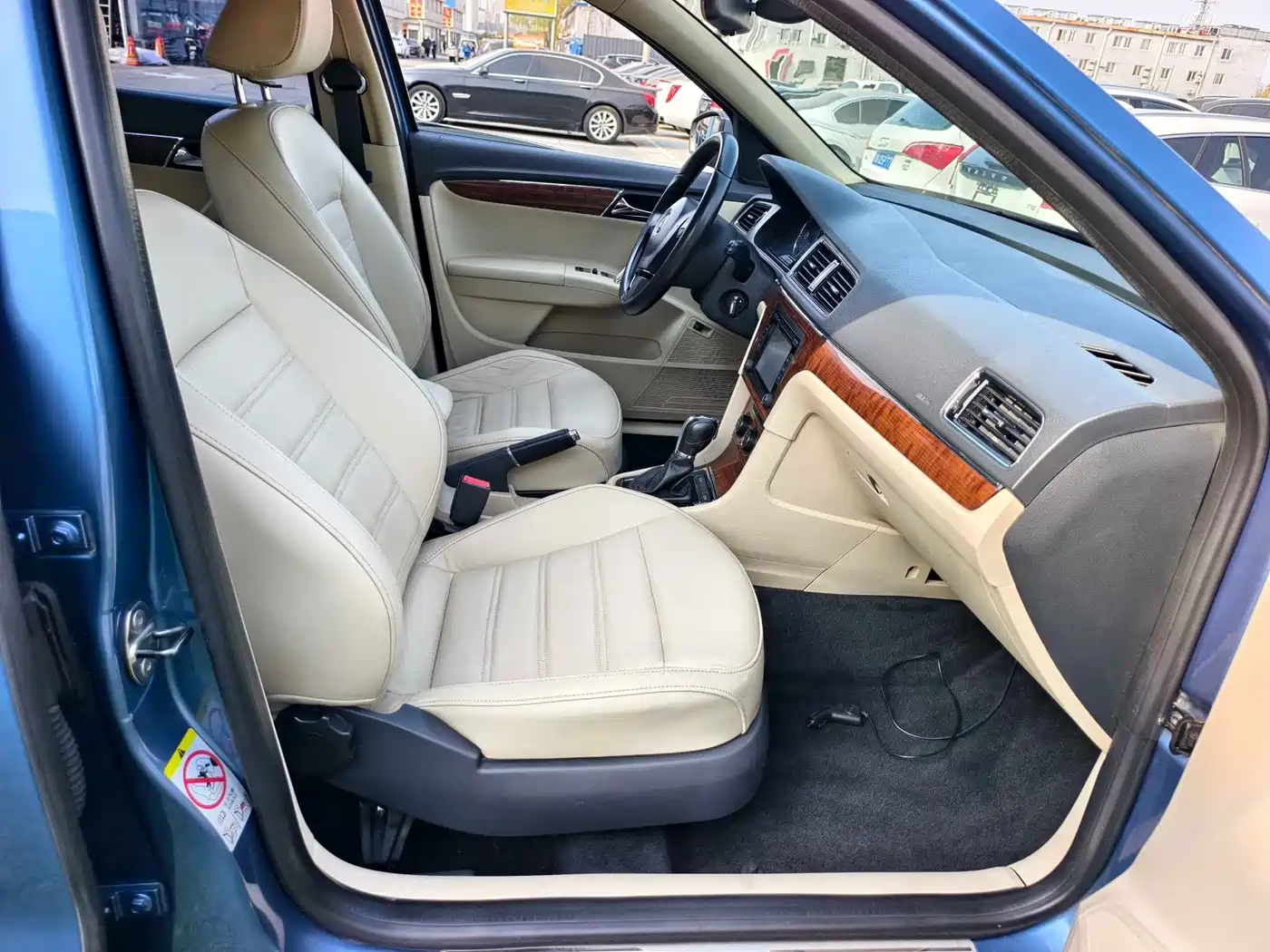 Volkswagen Lavida 2013 1.6L Automatic Luxury Edition фото 18
