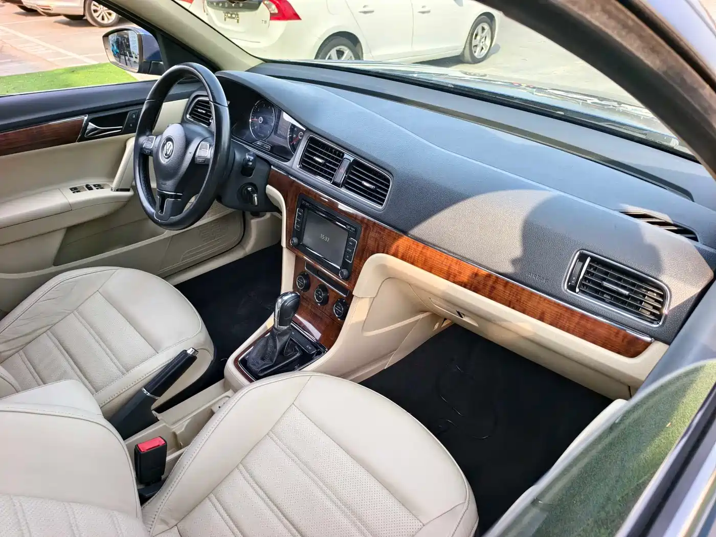 Volkswagen Lavida 2013 1.6L Automatic Luxury Edition фото 17