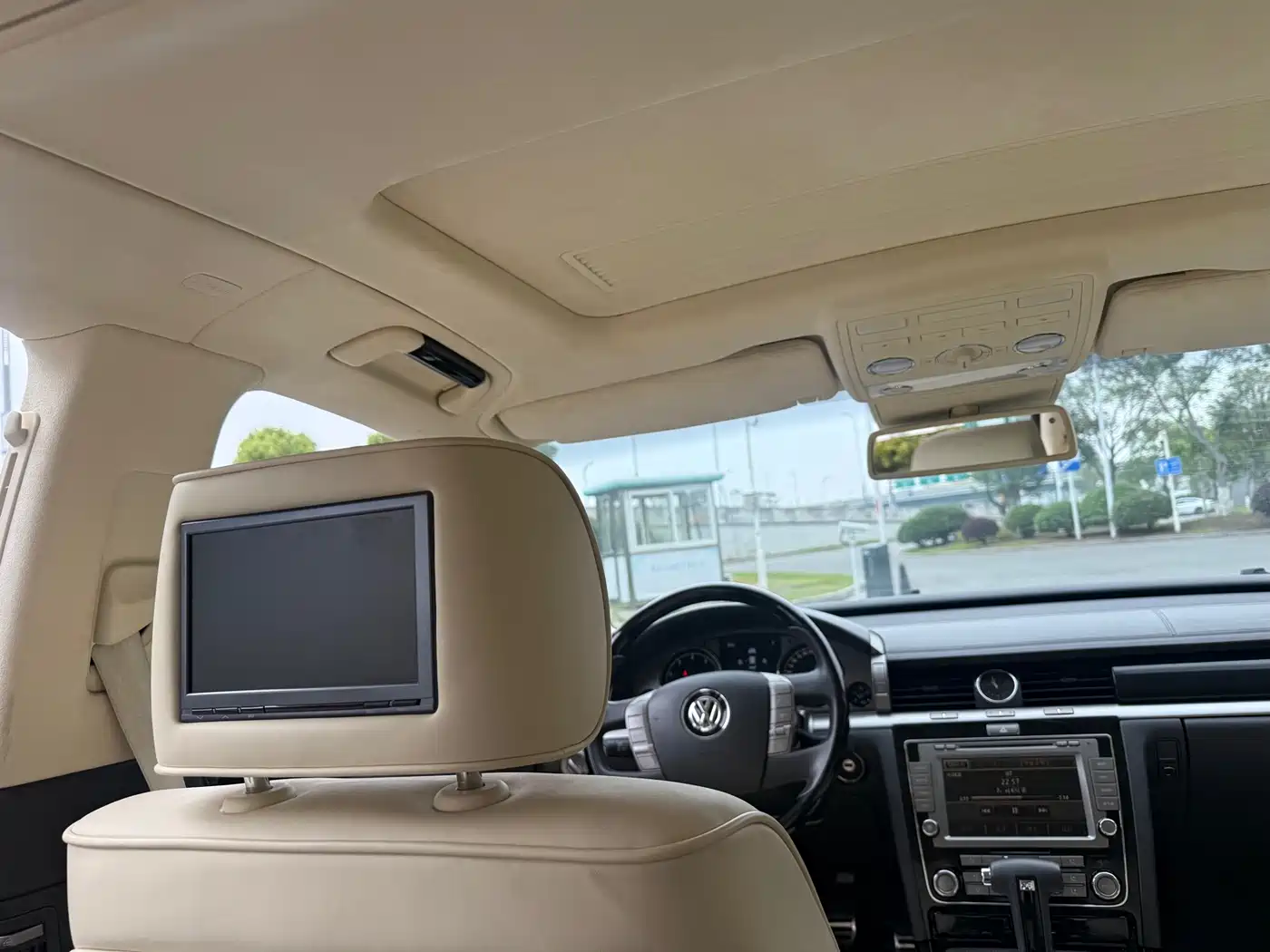 Volkswagen Phaeton 2013 4.2L Poltrona Frau Edition фото 29
