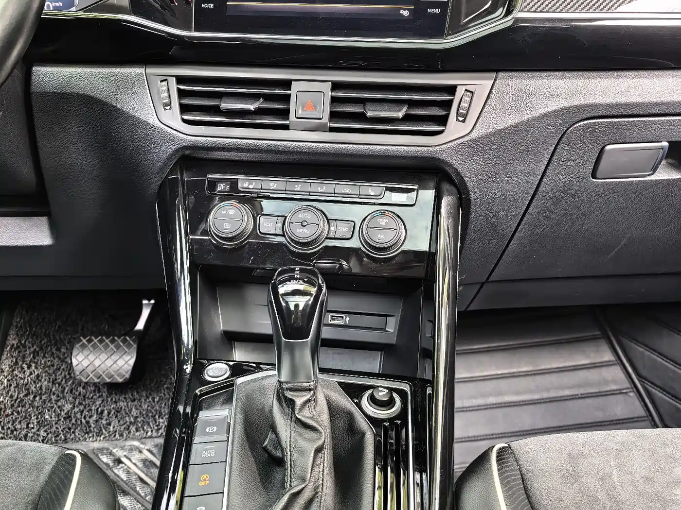 Volkswagen Tayron 2019 330TSI 2WD Premium China VI фото 16