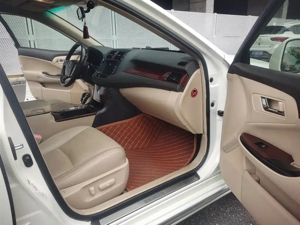 Toyota Crown 2010 2.5L Royal фото 7