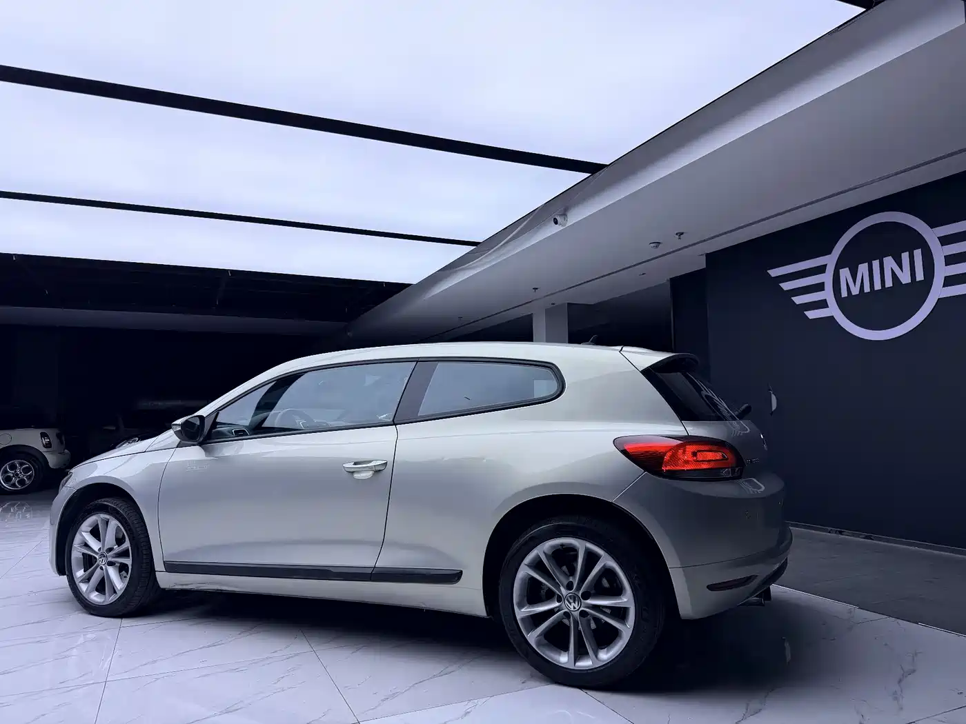 Volkswagen Scirocco 2011 2.0TSI Luxury фото 7