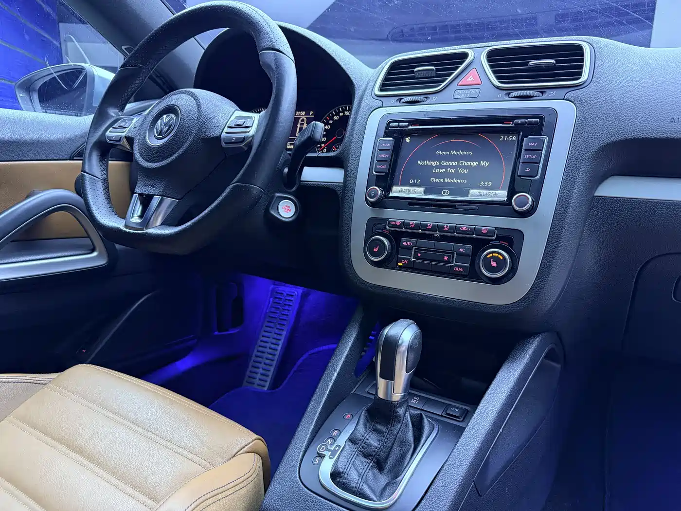 Volkswagen Scirocco 2011 2.0TSI Luxury фото 14