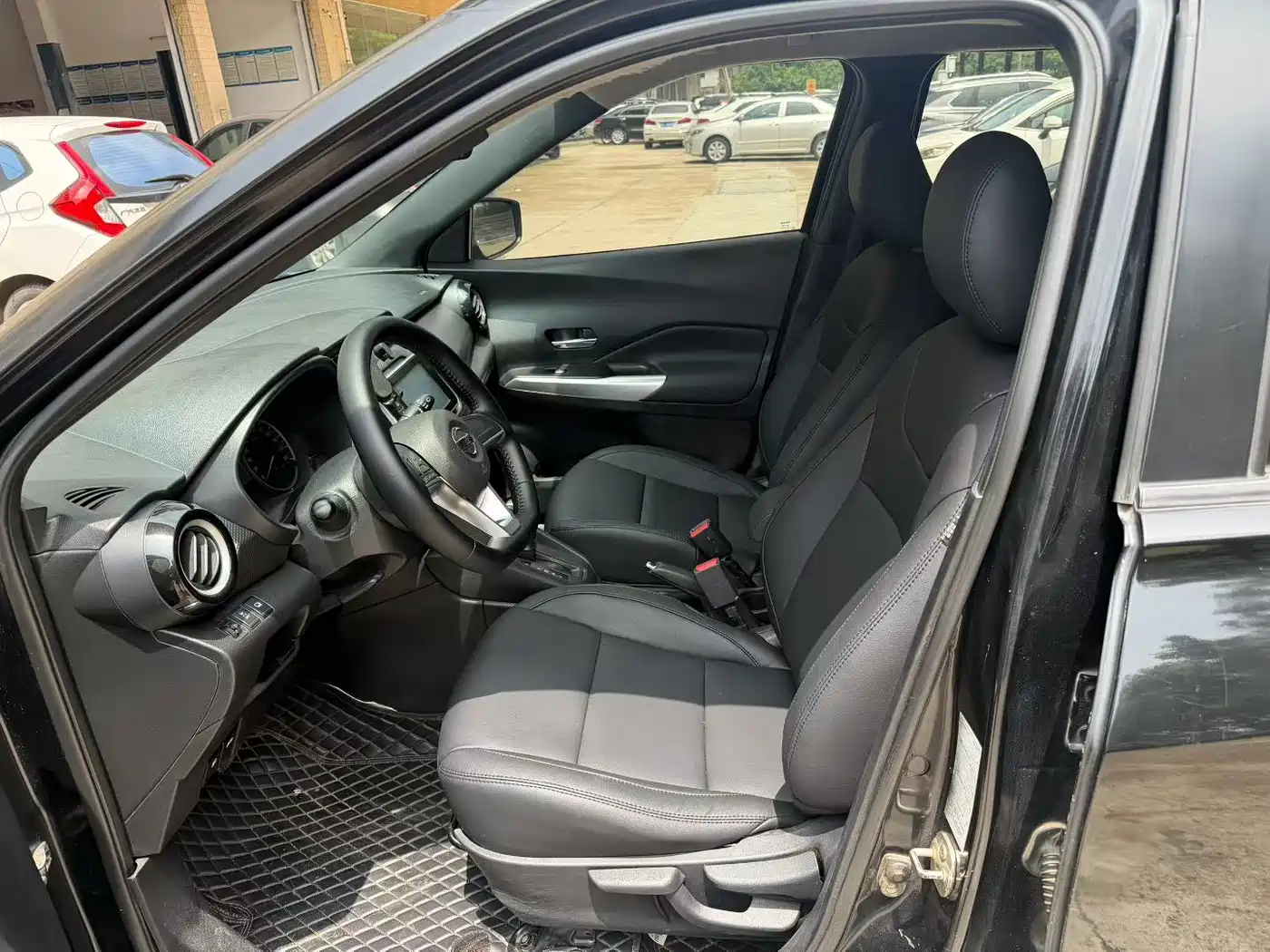 Photo 7 - Nissan Kicks