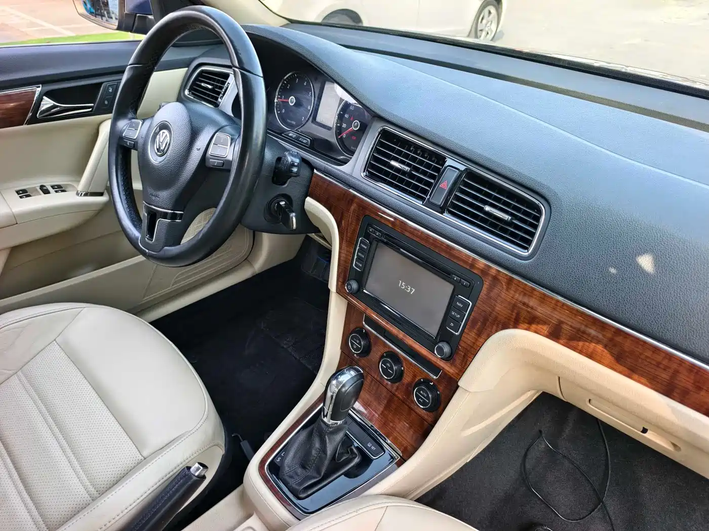Volkswagen Lavida 2013 1.6L Automatic Luxury Edition фото 14