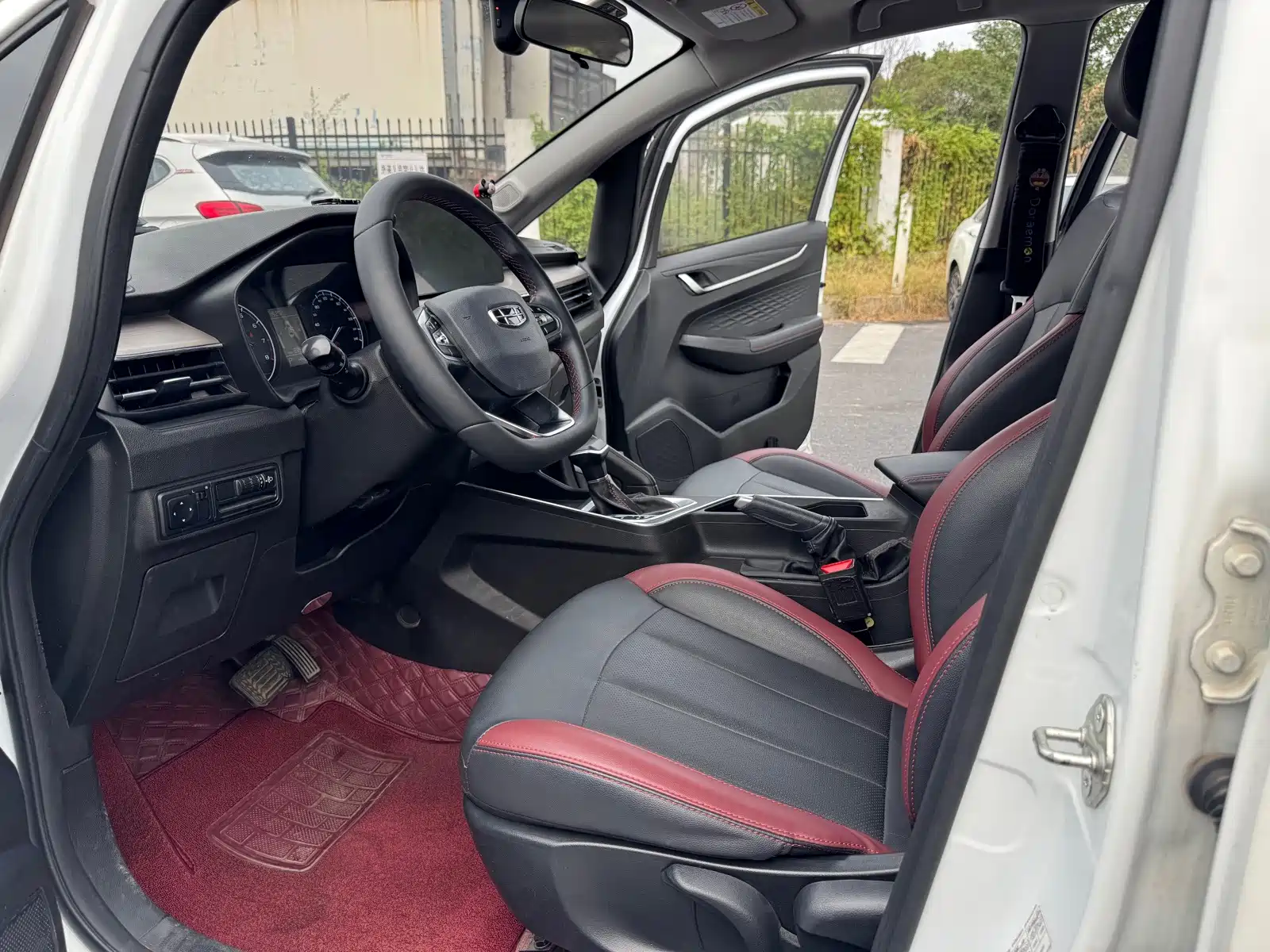 Фото 6 - Geely Vision X3