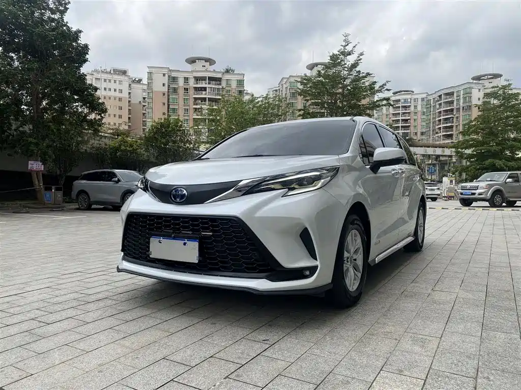 Toyota Granvia 2023 2.5L Hybrid Comfort Edition