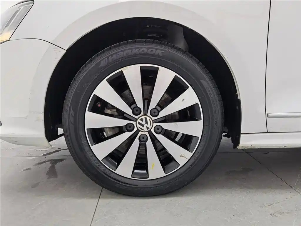 Volkswagen Sagitar 2017 1.6L Manual Comfort фото 17