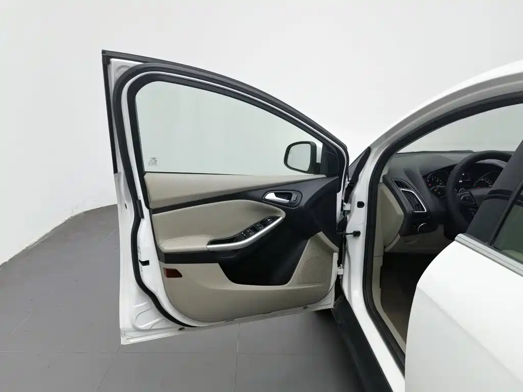 Photo 8 - Ford Focus