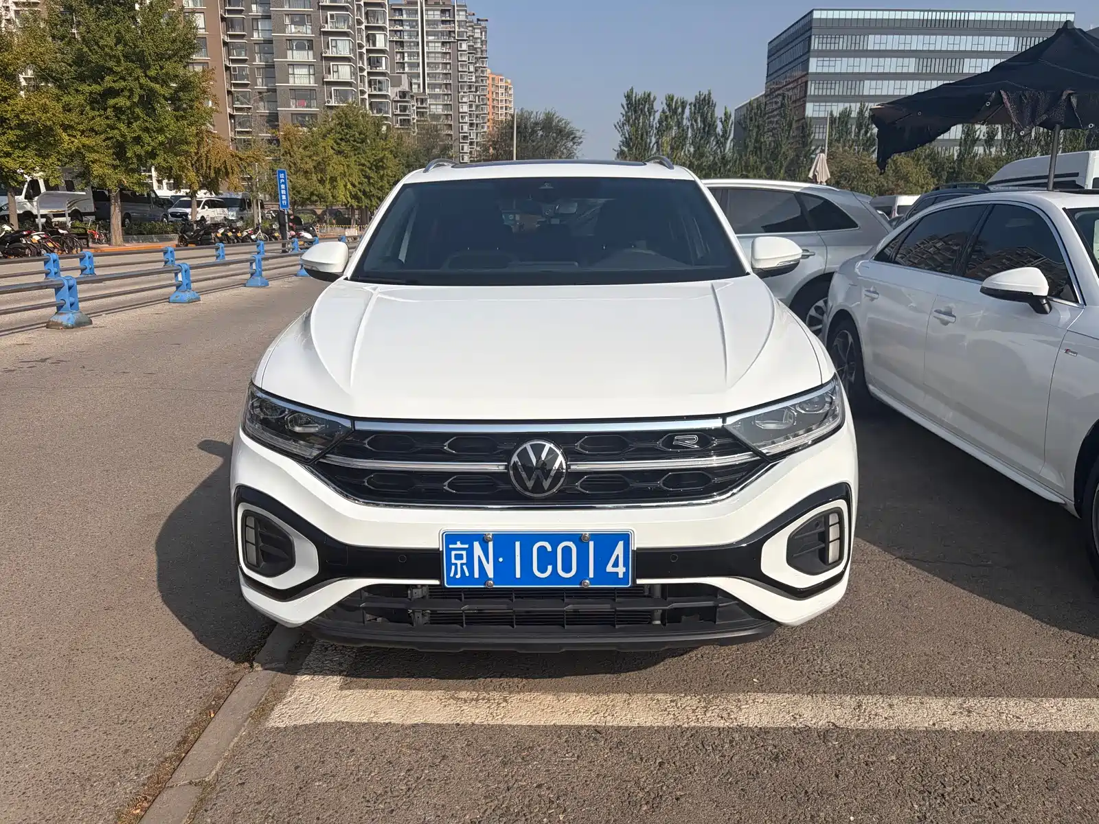 Photo 2 - Volkswagen T-ROC