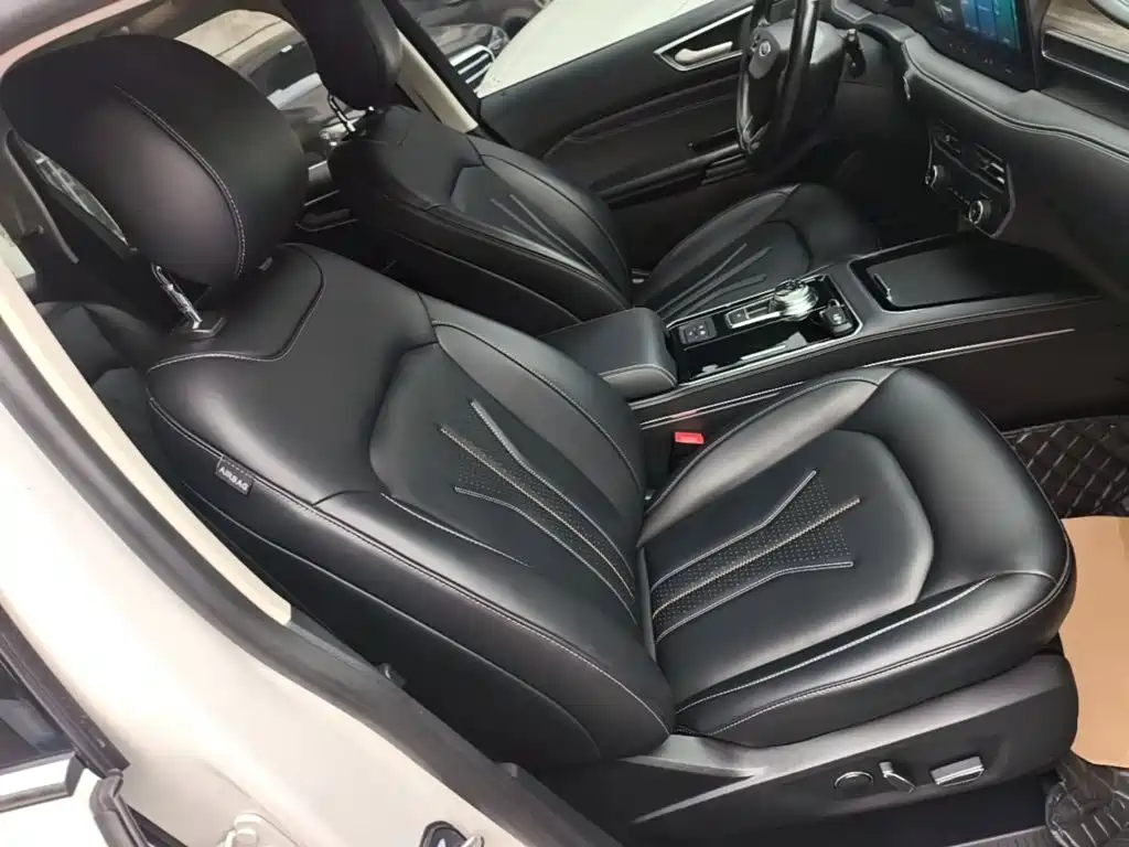 Фото 25 - Ford Edge