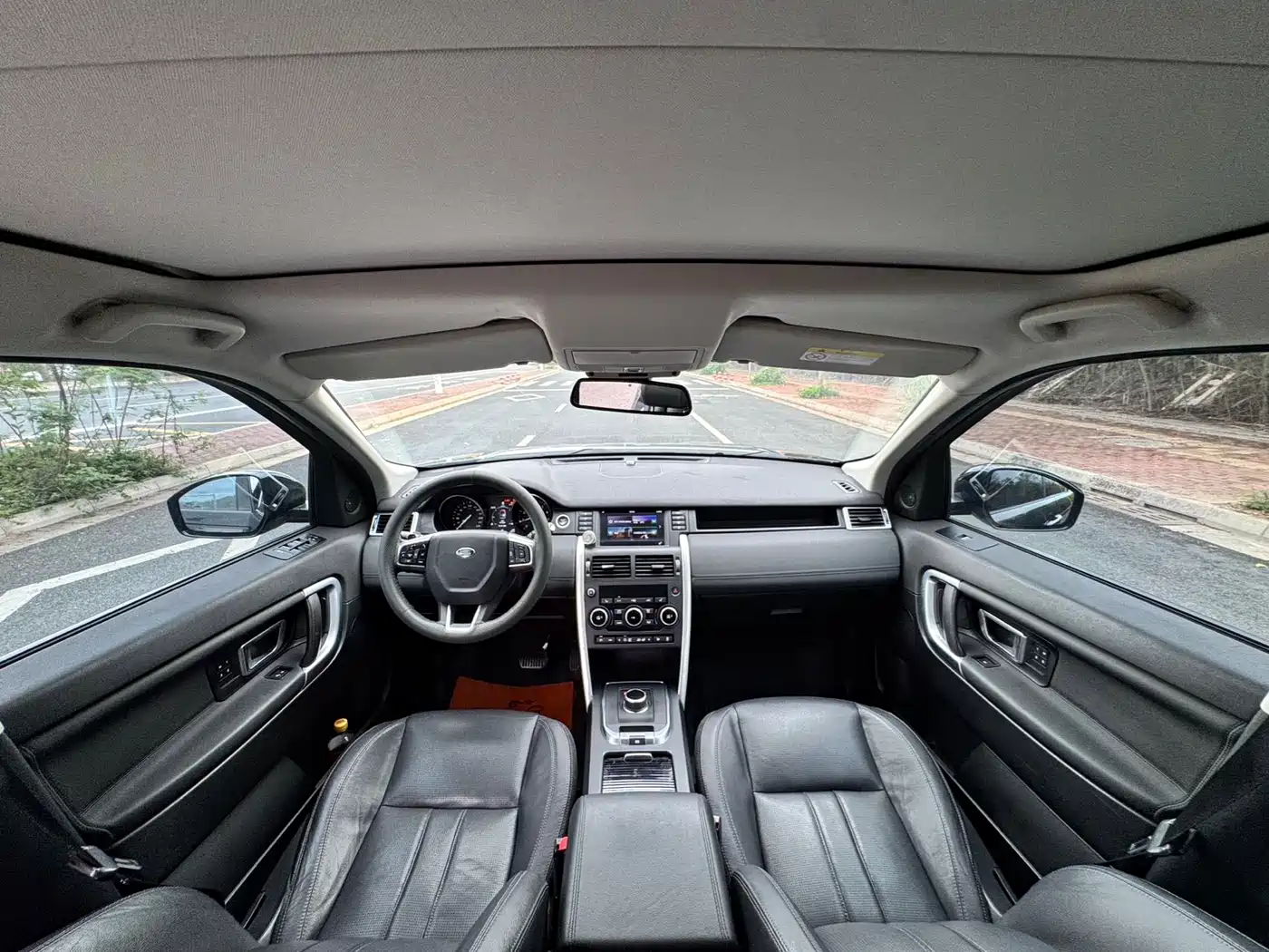 Land Rover Discovery Sport 2017 2.0T PURE фото 6