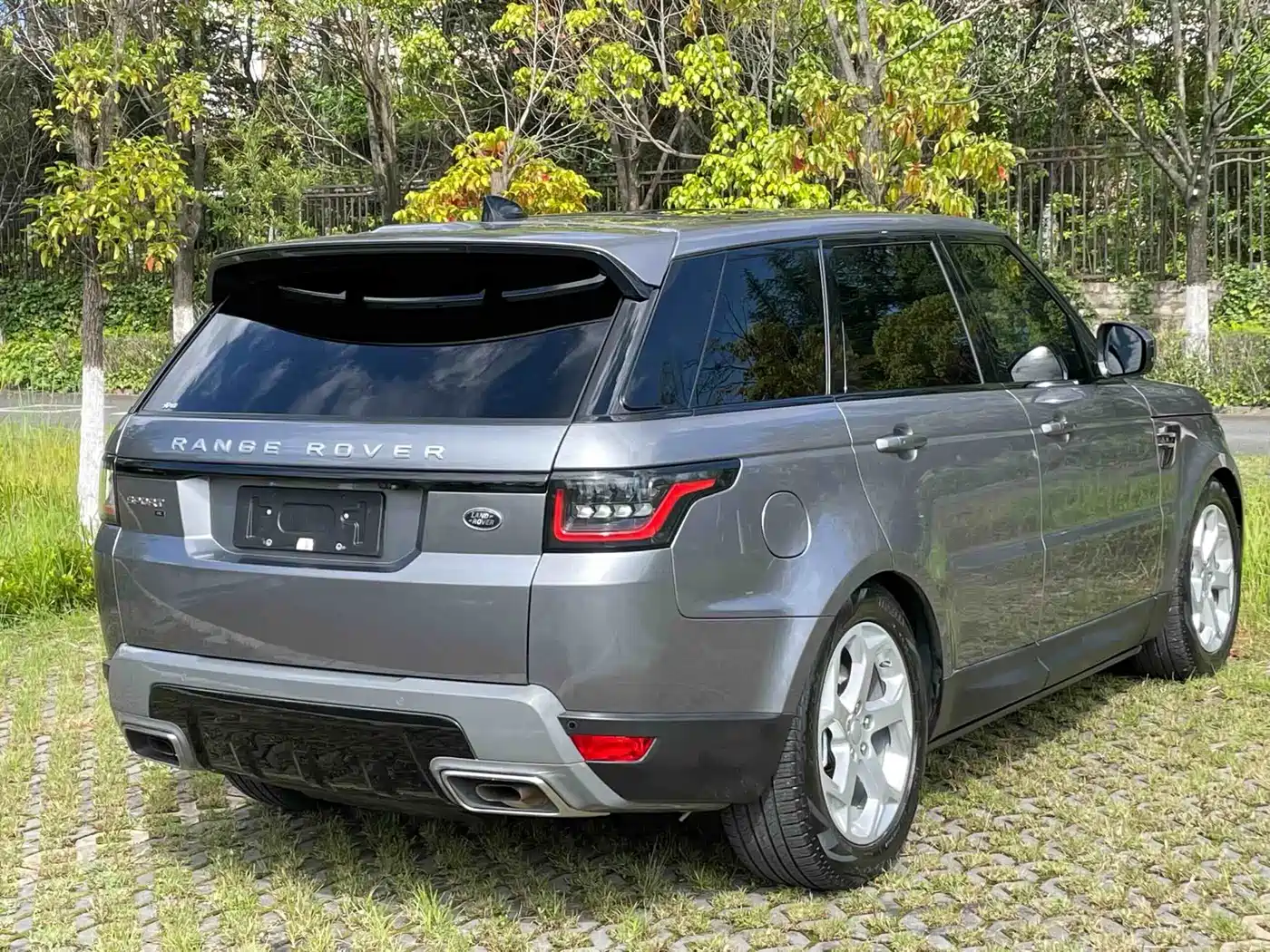 Land Rover Range Rover Sport 2021 3.0 L6 SE фото 4
