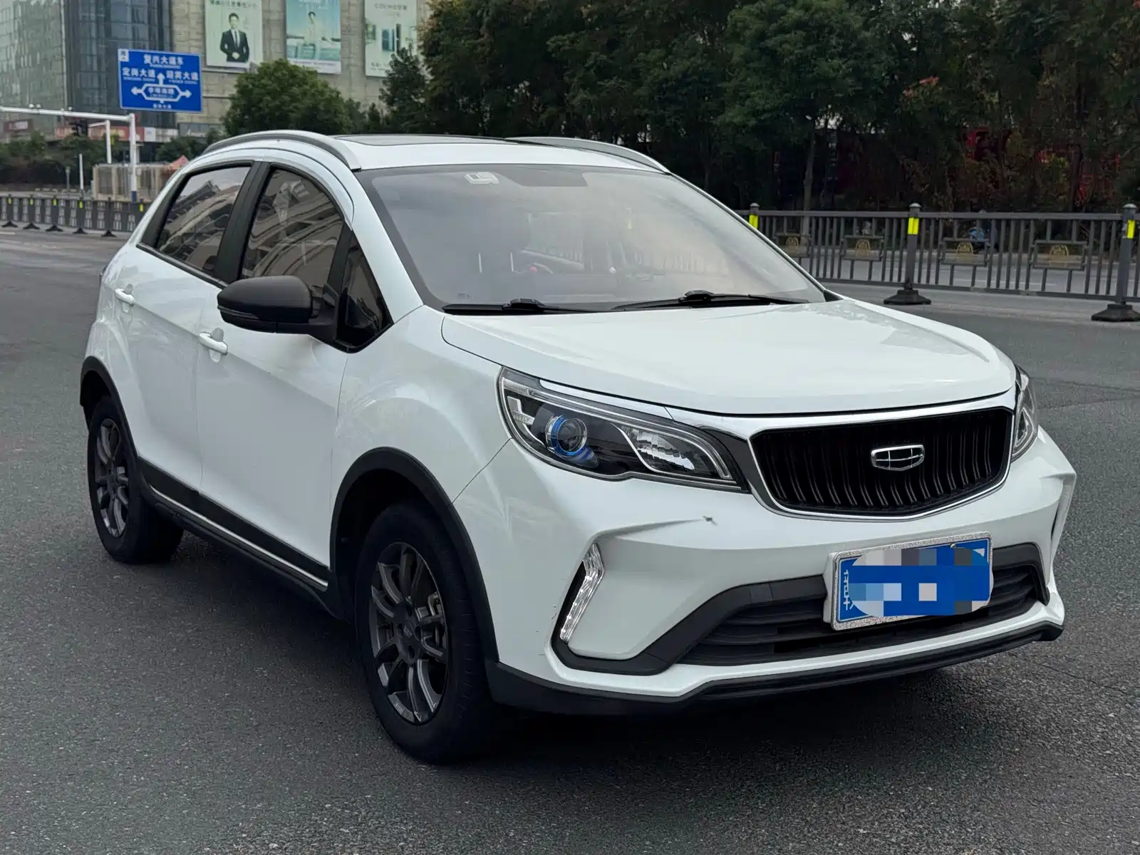 Фото 3 - Geely Vision X3