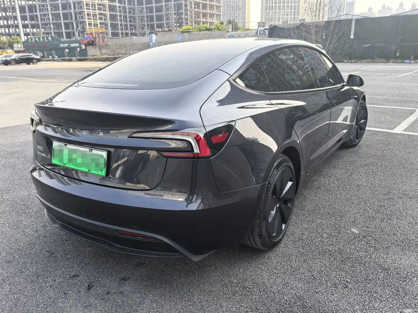 TESLA MODEL 3