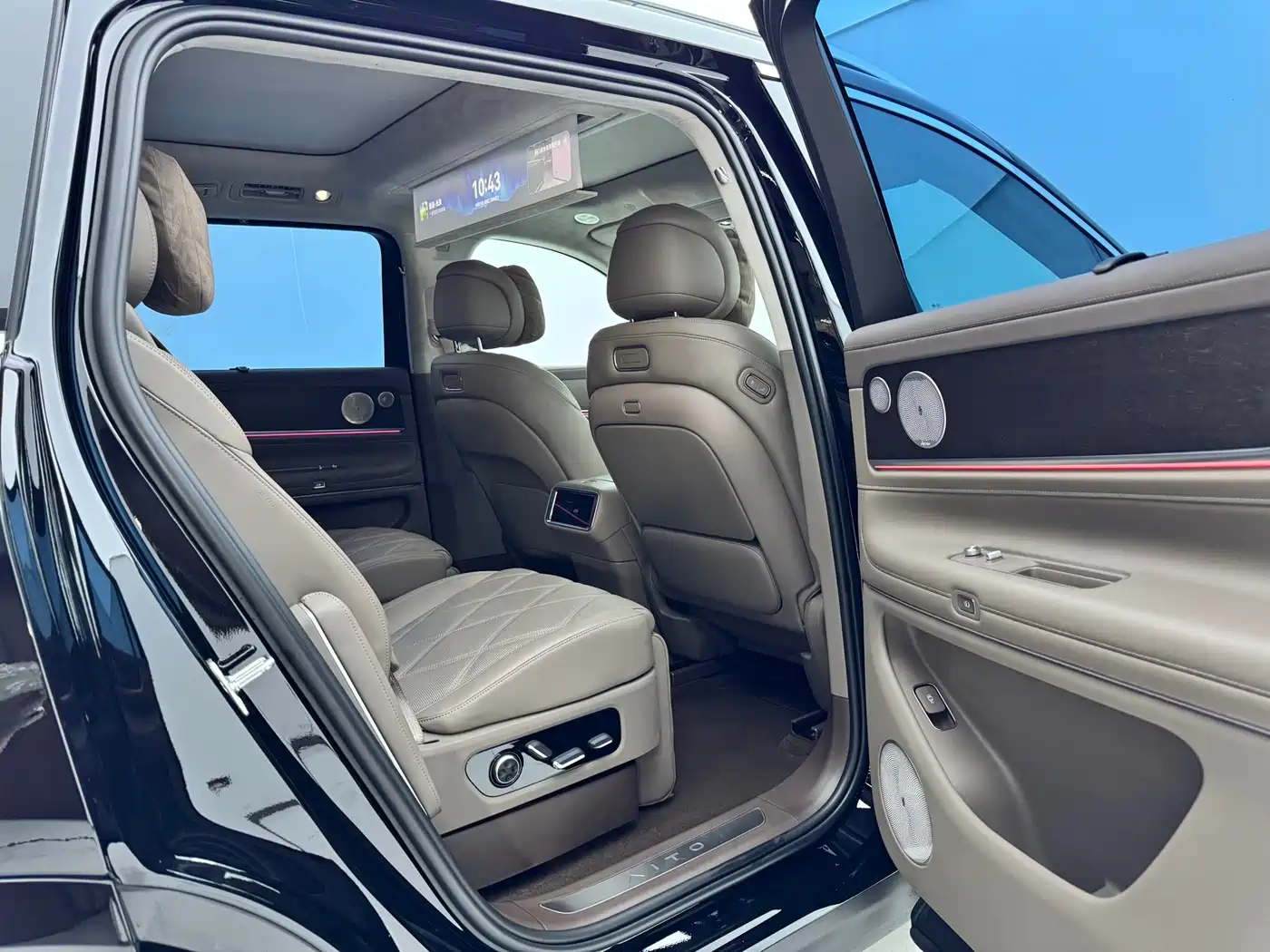 AITO Wenjie AITO M9 2025 Extended Range Ultra 52kWh 6-Seater фото 8