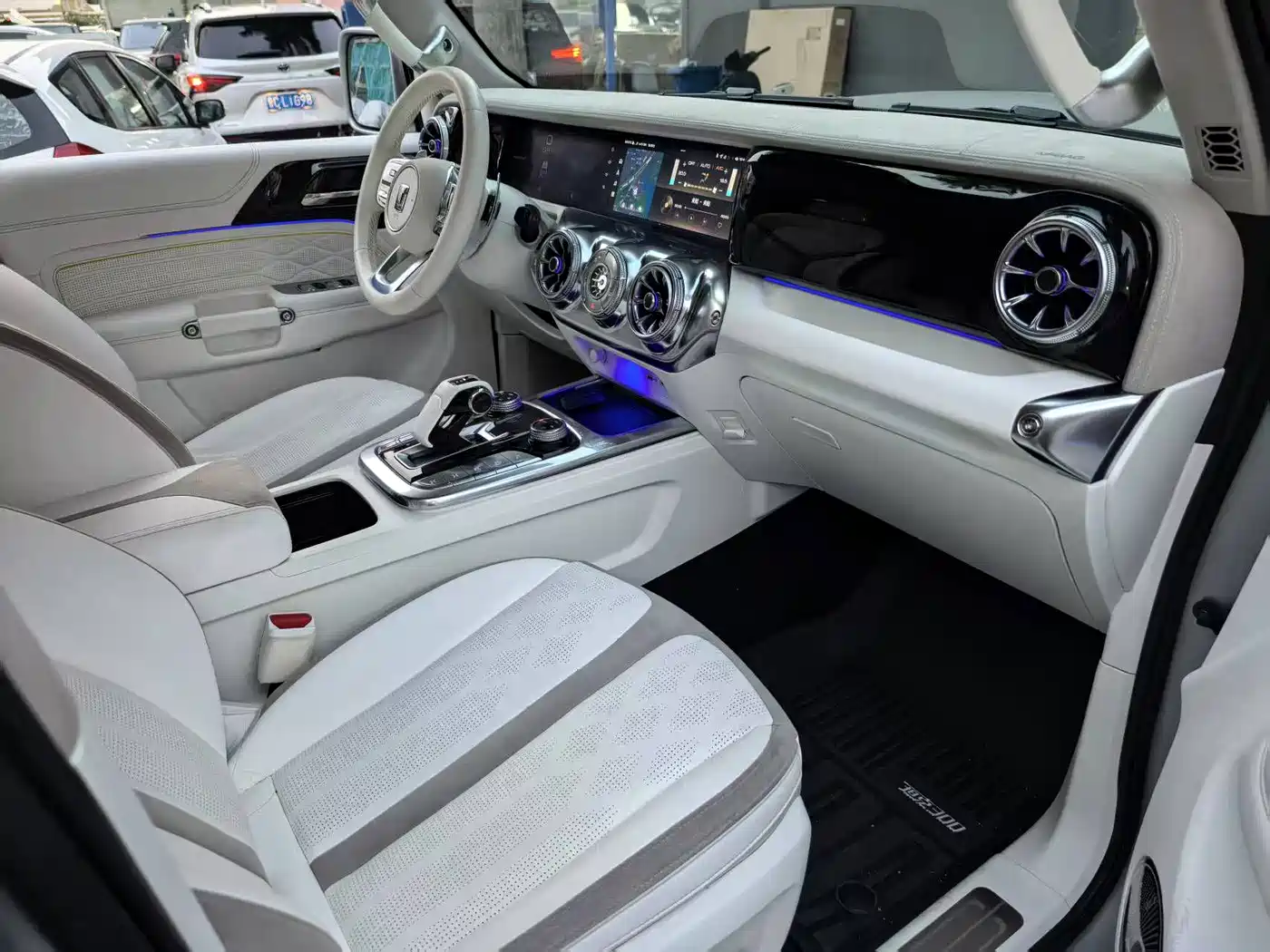 TANK CO CREATION TANK 300