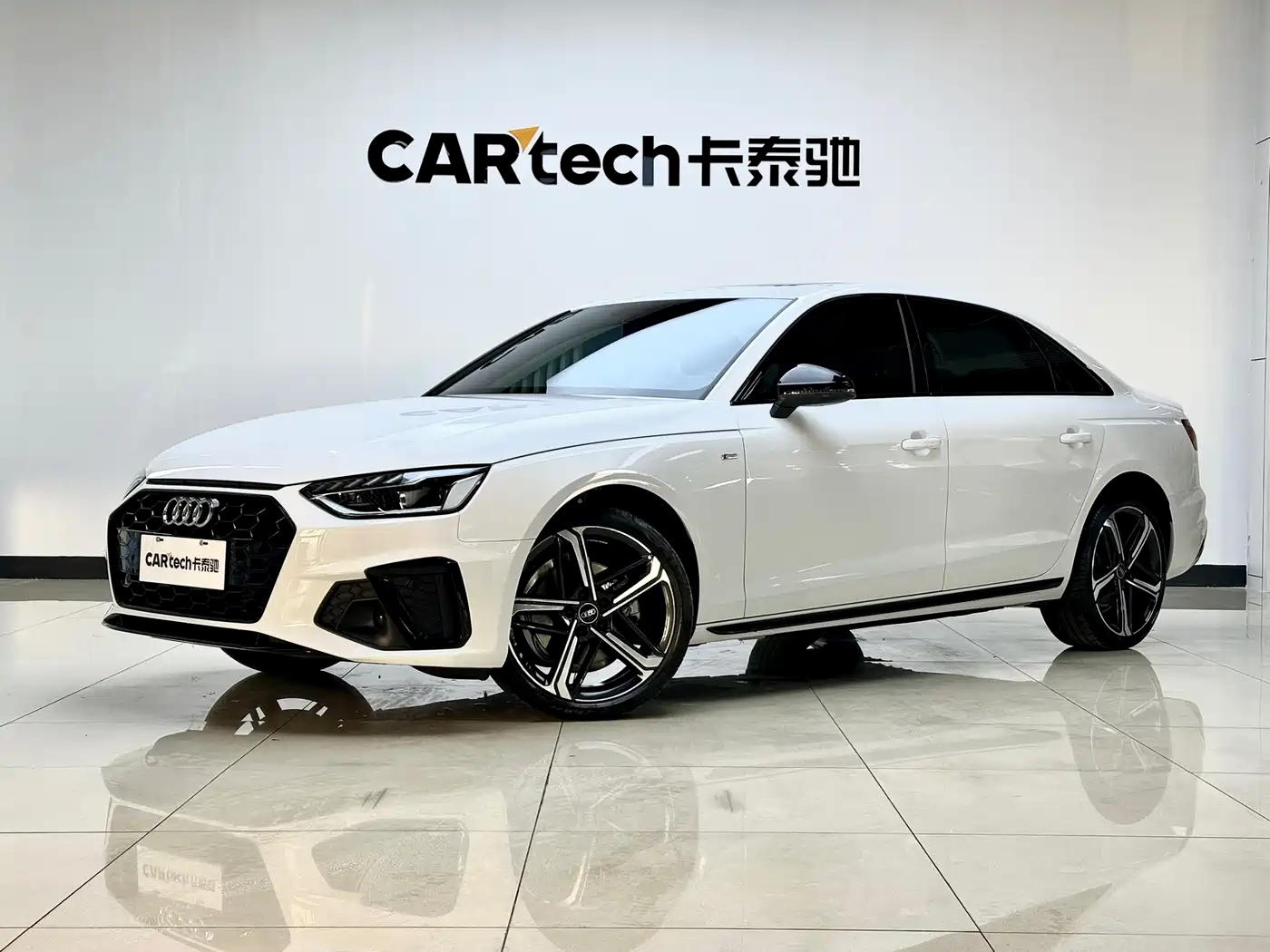 Audi A4L 2025 2 Million Celebration Edition 40 TFSI Luxury Dynamic фото 2