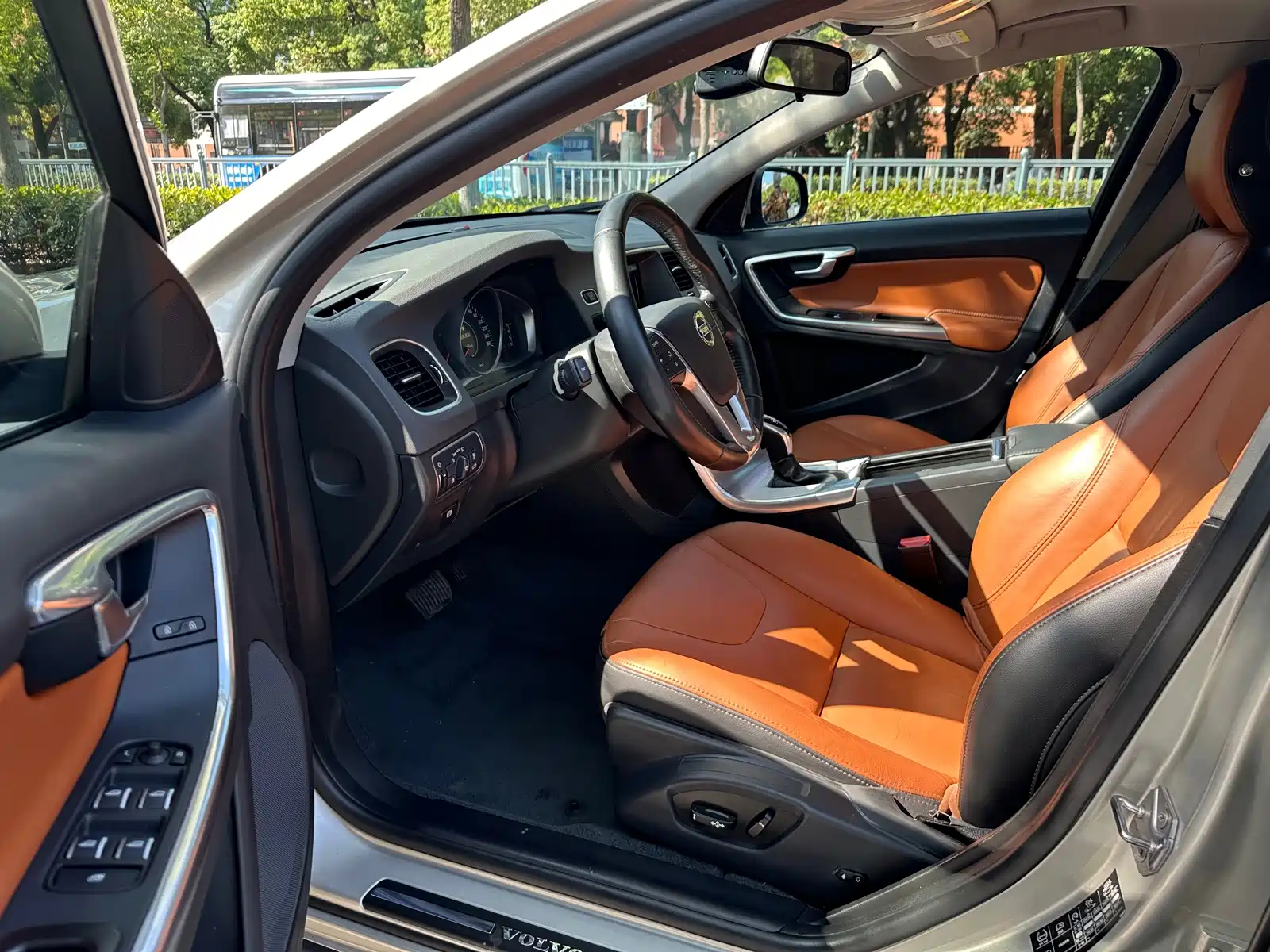 Photo 8 - Volvo S60