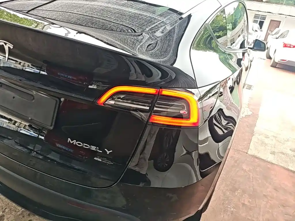 Фото 8 - Tesla Model Y