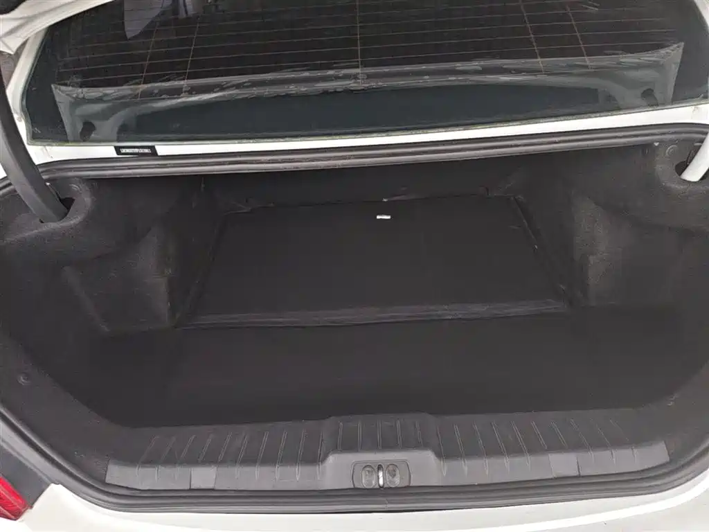 Peugeot 308 2014 Model Joy Edition Classic 1.6L Automatic Superior Style фото 19