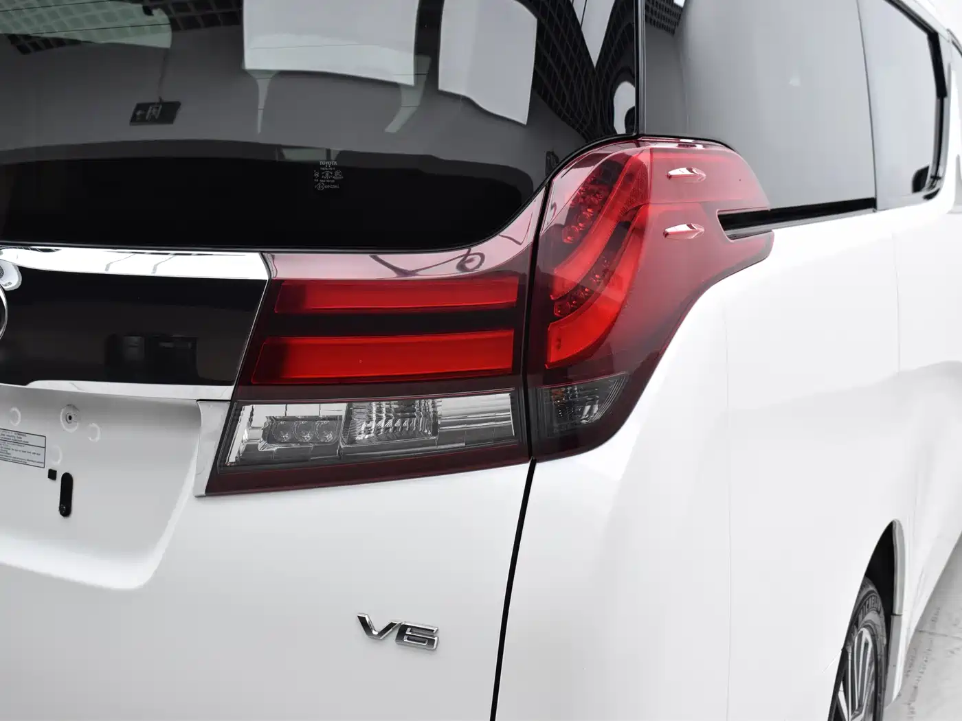 Toyota Alphard 2015 3.5L Premium Edition фото 21