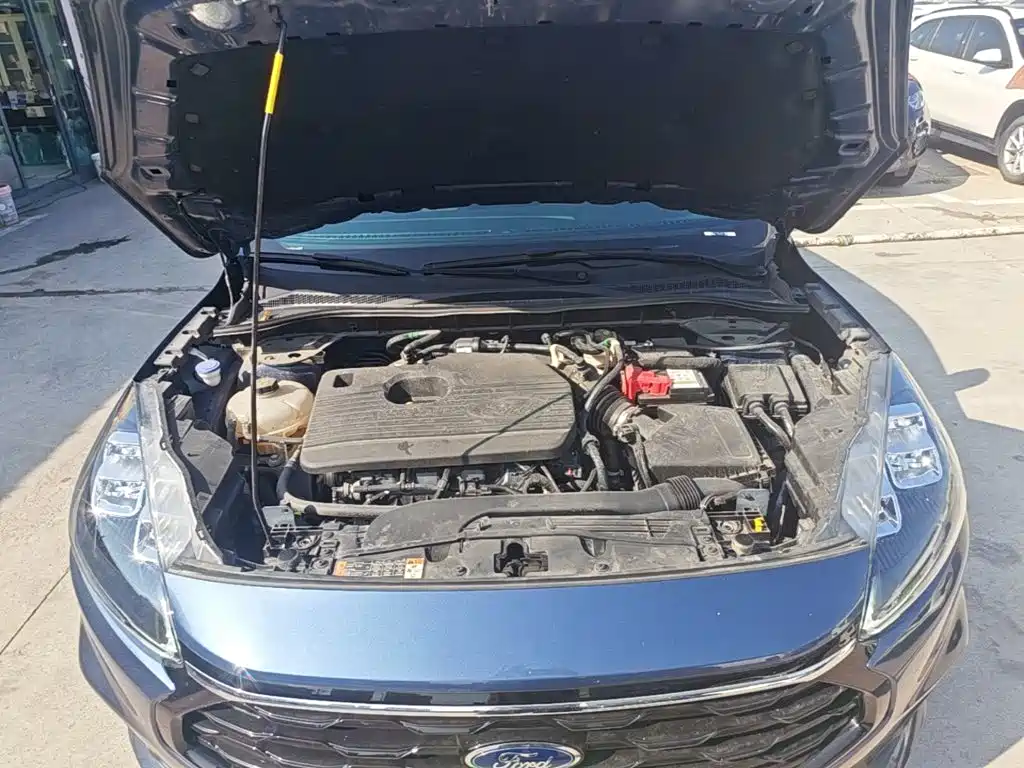 Photo 20 - Ford Escape