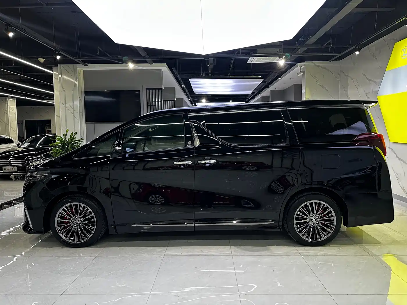 Toyota Alphard 2015 3.5L Premium Edition фото 10