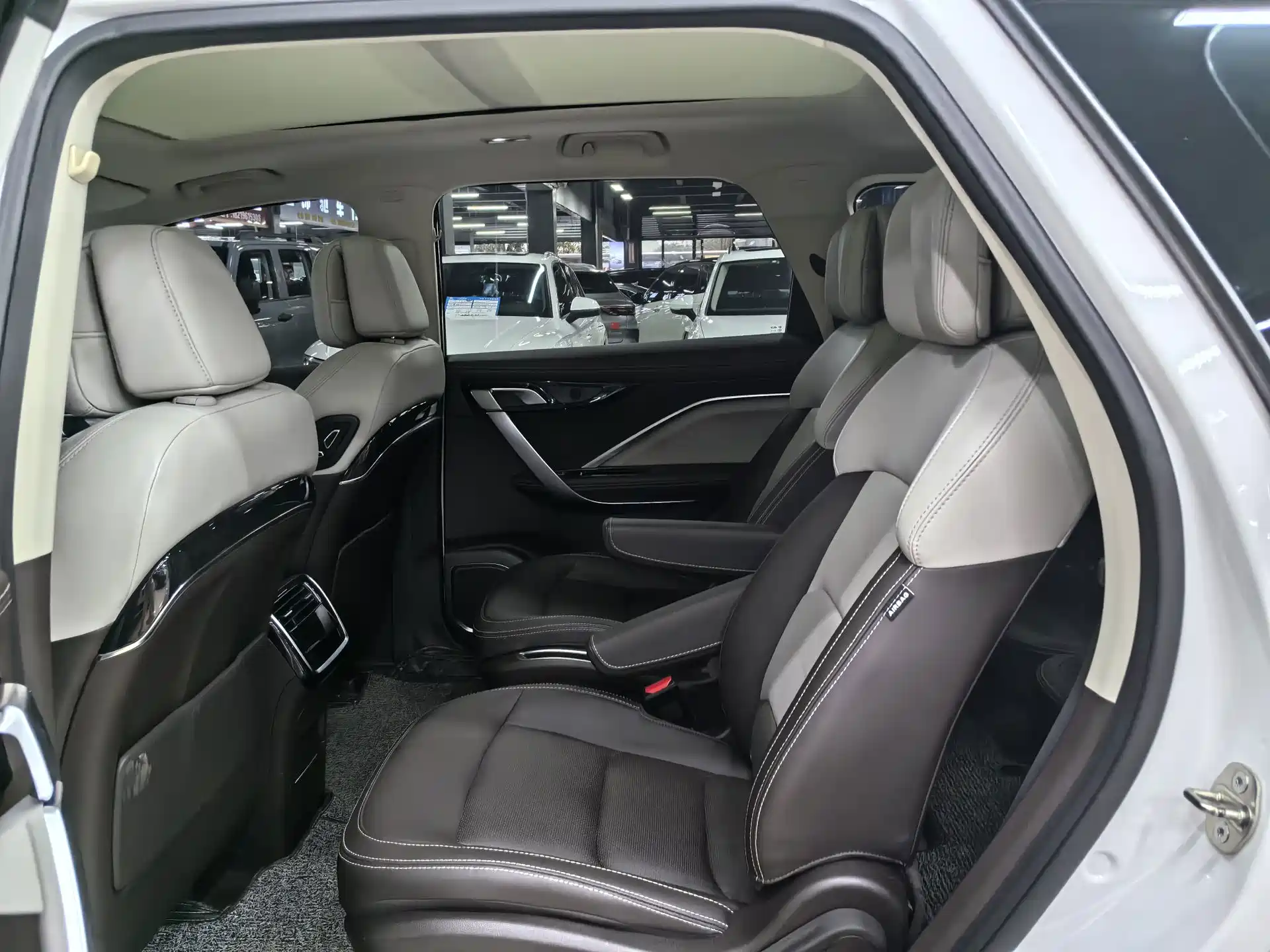 Фото 9 - Geely Jiaji