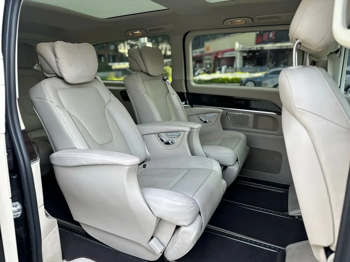 Mercedes-Benz V-Class 2016 V 260 L Premium Long фото 8