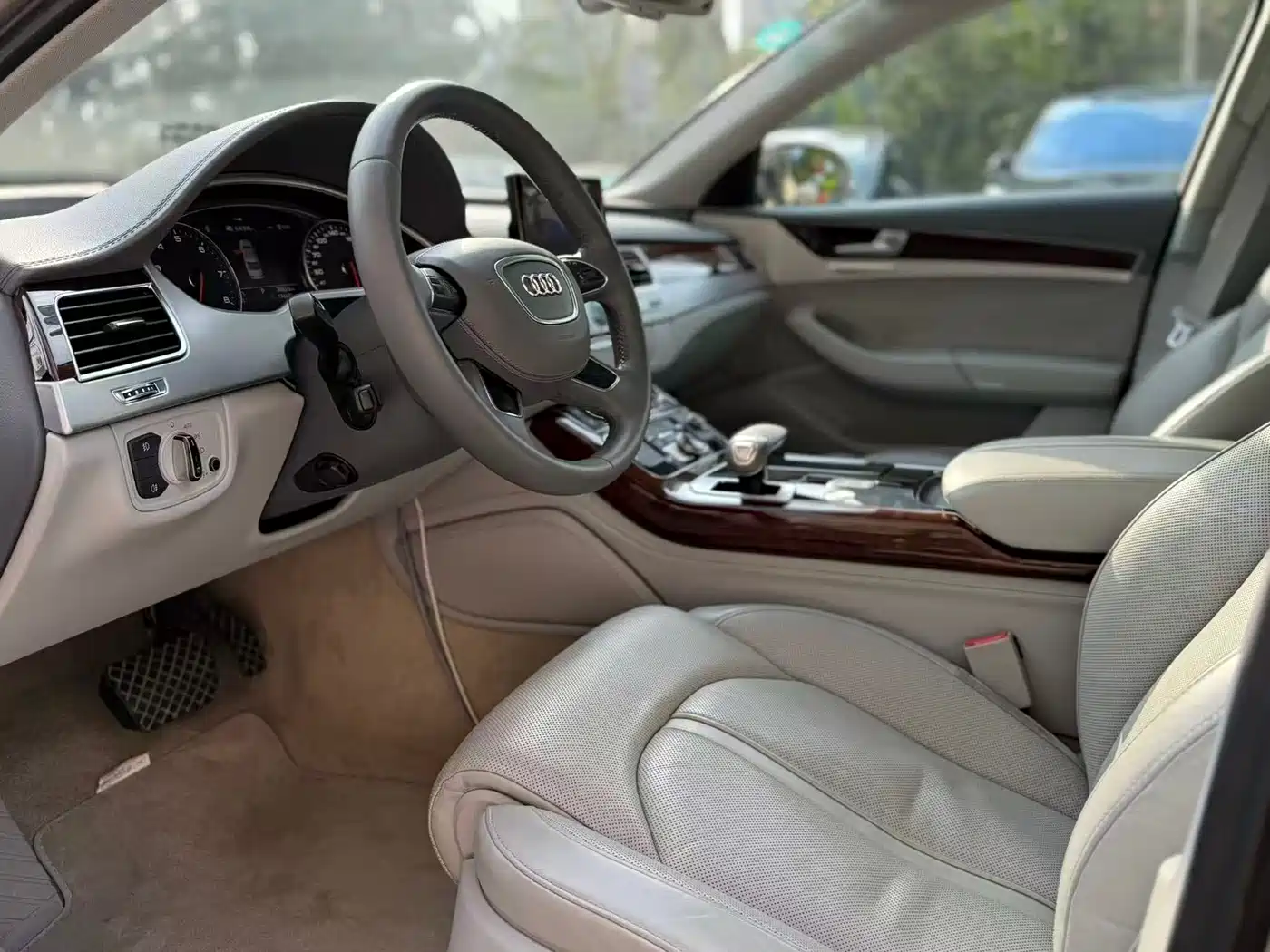 Audi A8 2012 A8L 45 TFSI quattro Luxury фото 4