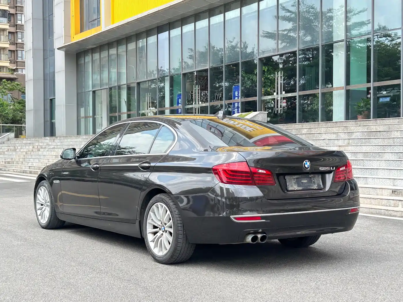 BMW 5 Series 2014 525Li Luxury Design Package фото 4