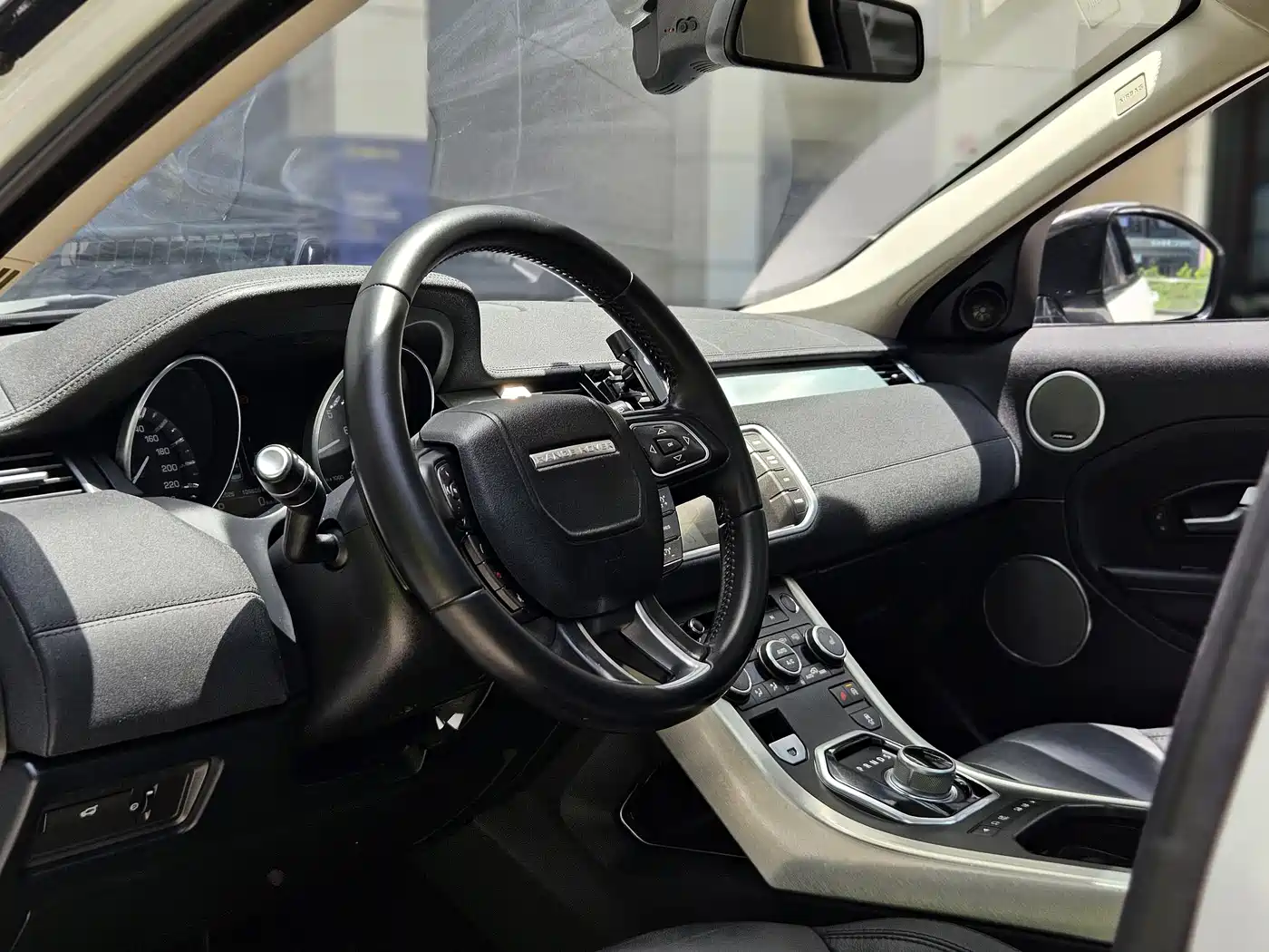 Land Rover Range Rover Evoque (Import) 2014 2.0T 5-door Brilliance Sport фото 11